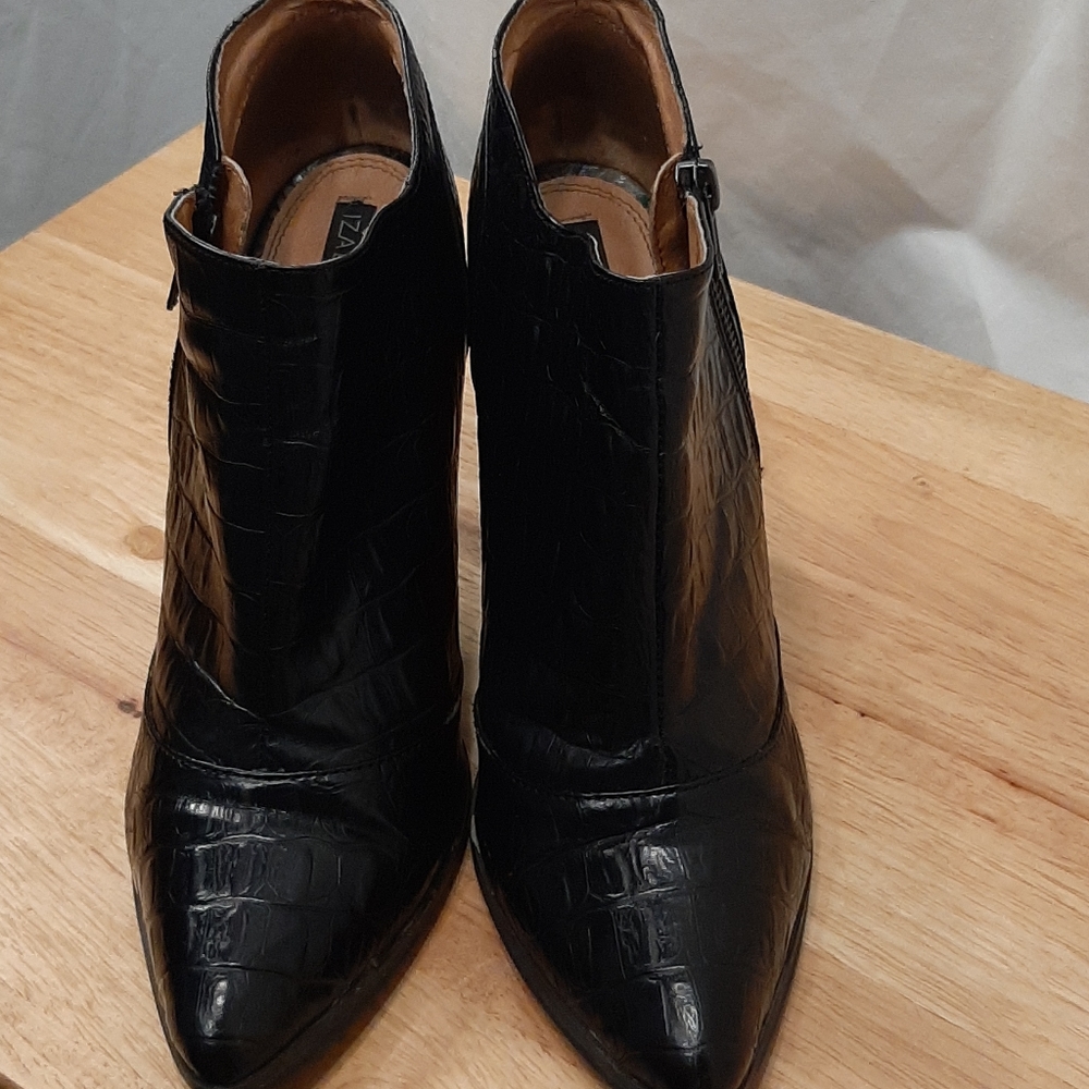 ISABELLA RUE Shoes - Picture 2 of 6